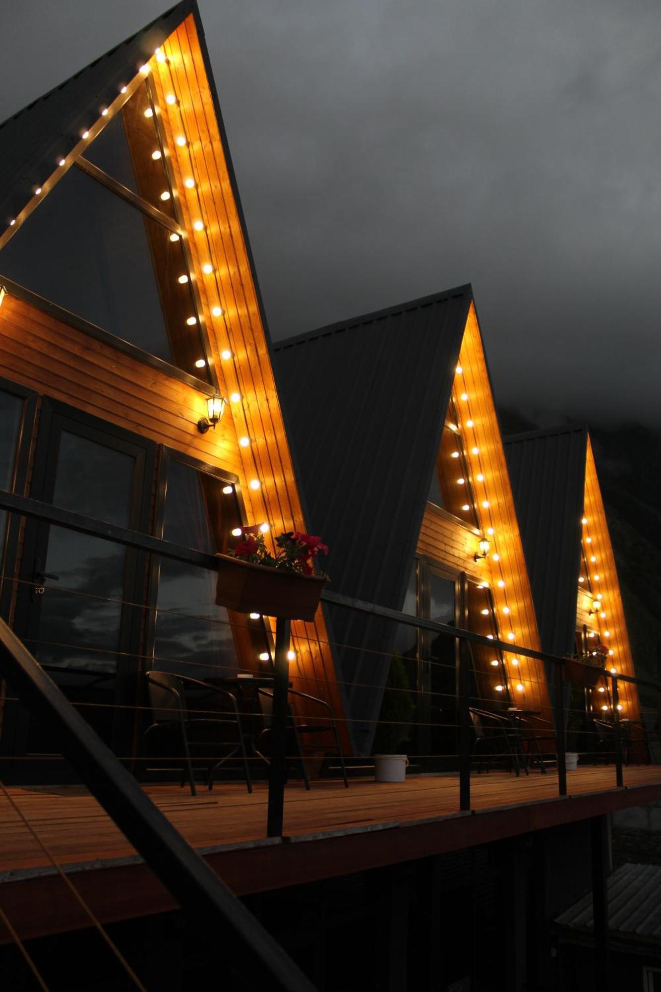 Hotel Pyramid Kazbegi Zewnętrze zdjęcie