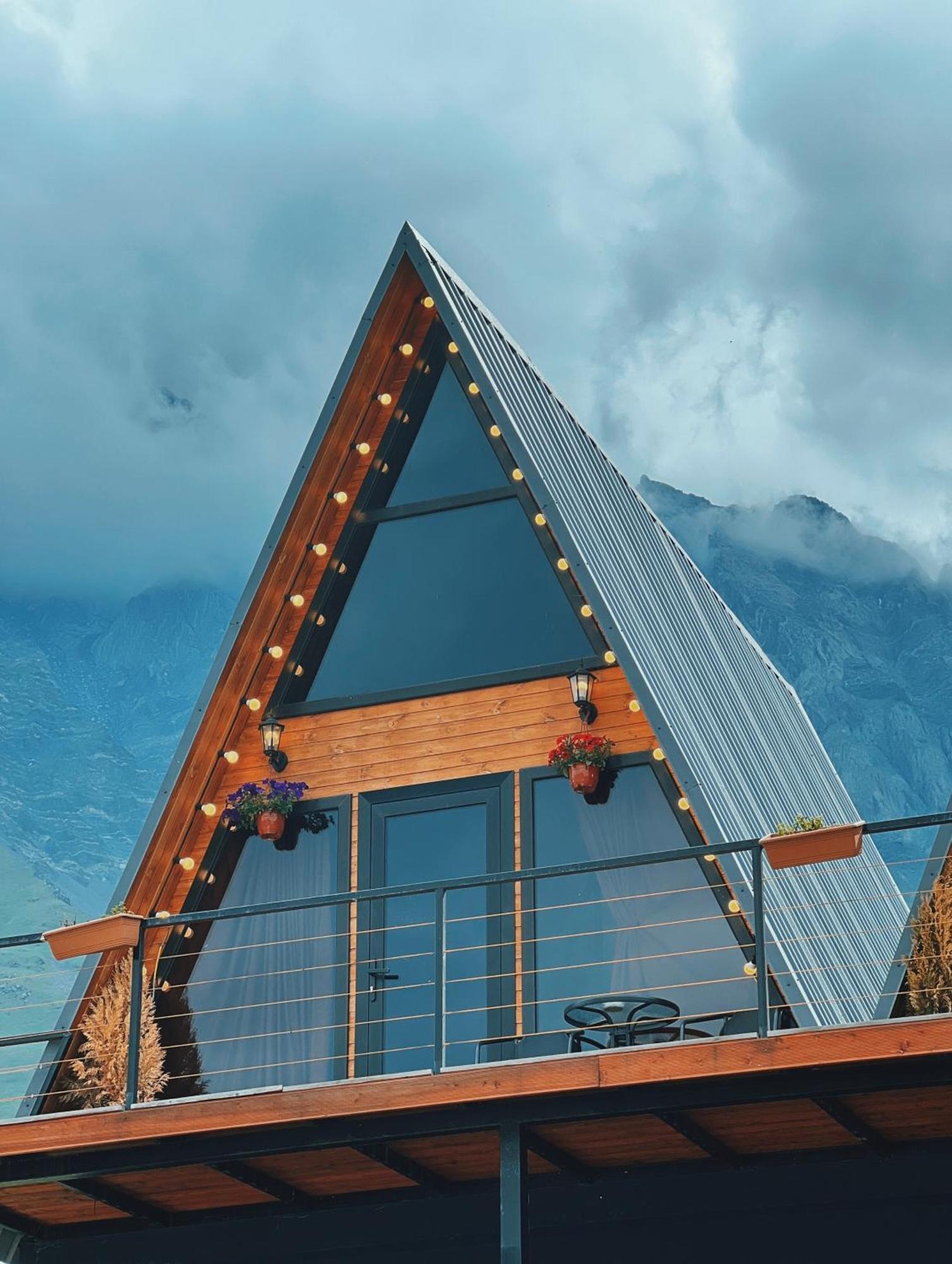Hotel Pyramid Kazbegi Zewnętrze zdjęcie